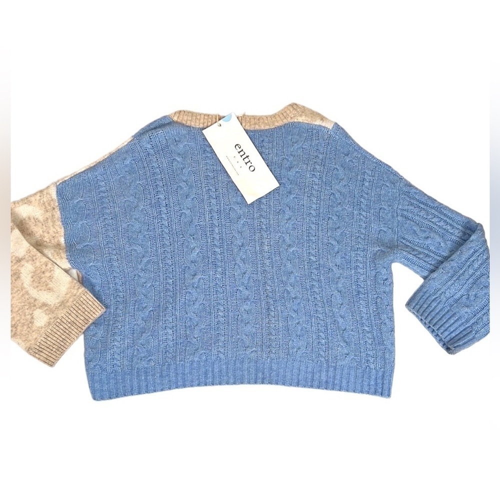 Entro blue and tan sweater. Size M NWT - Picture 4 of 8